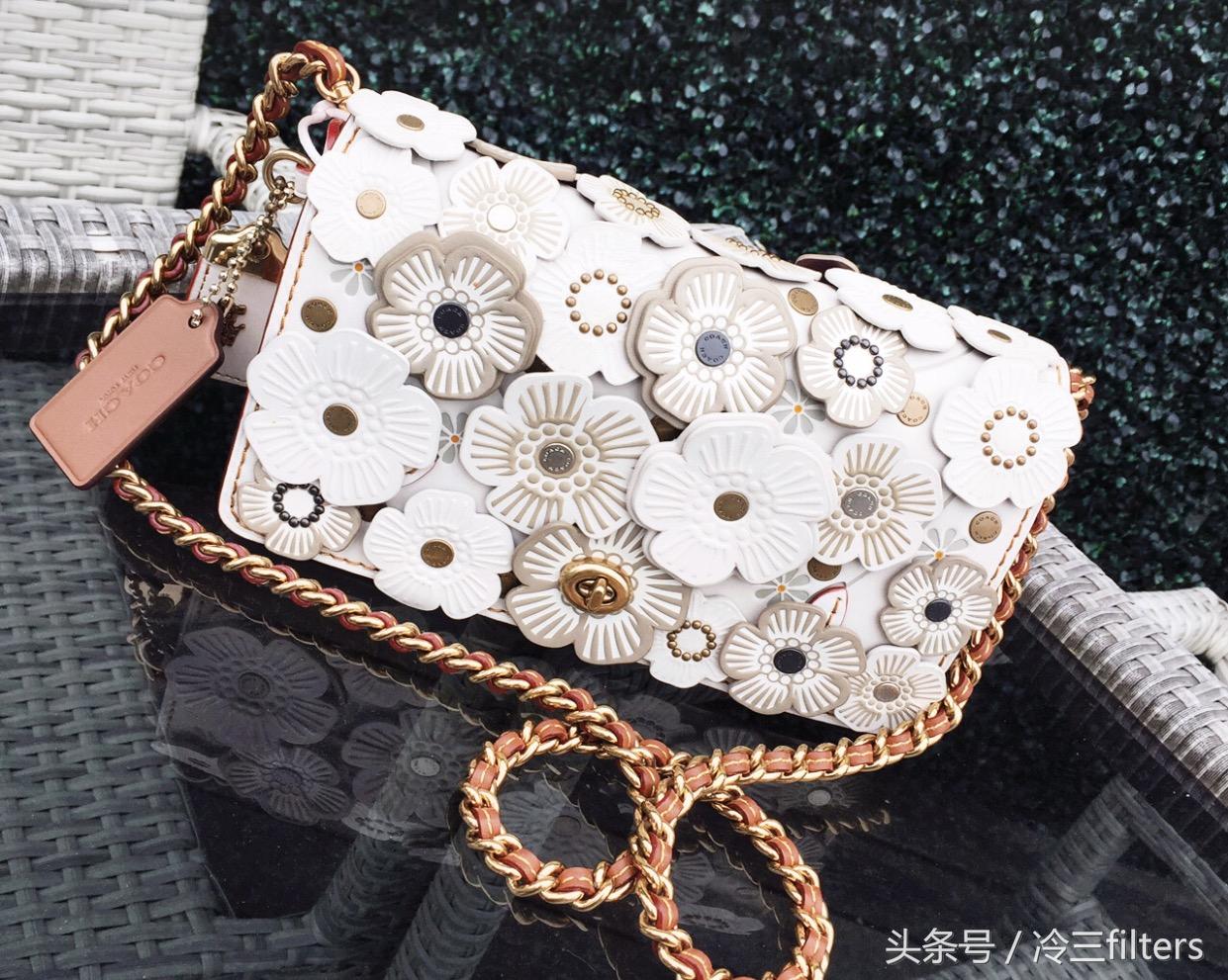 925银可以戴着洗澡吗(925银是纯银可以戴着洗澡吗)