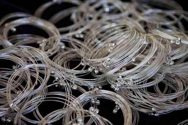 银饰品怎么清洗变亮泽(银饰品怎么清洗变亮泽色)