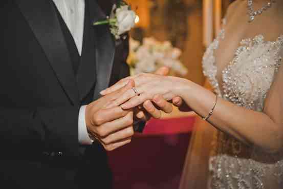 中国黄金好还是老凤祥好(中国黄金和老凤祥哪个更好)