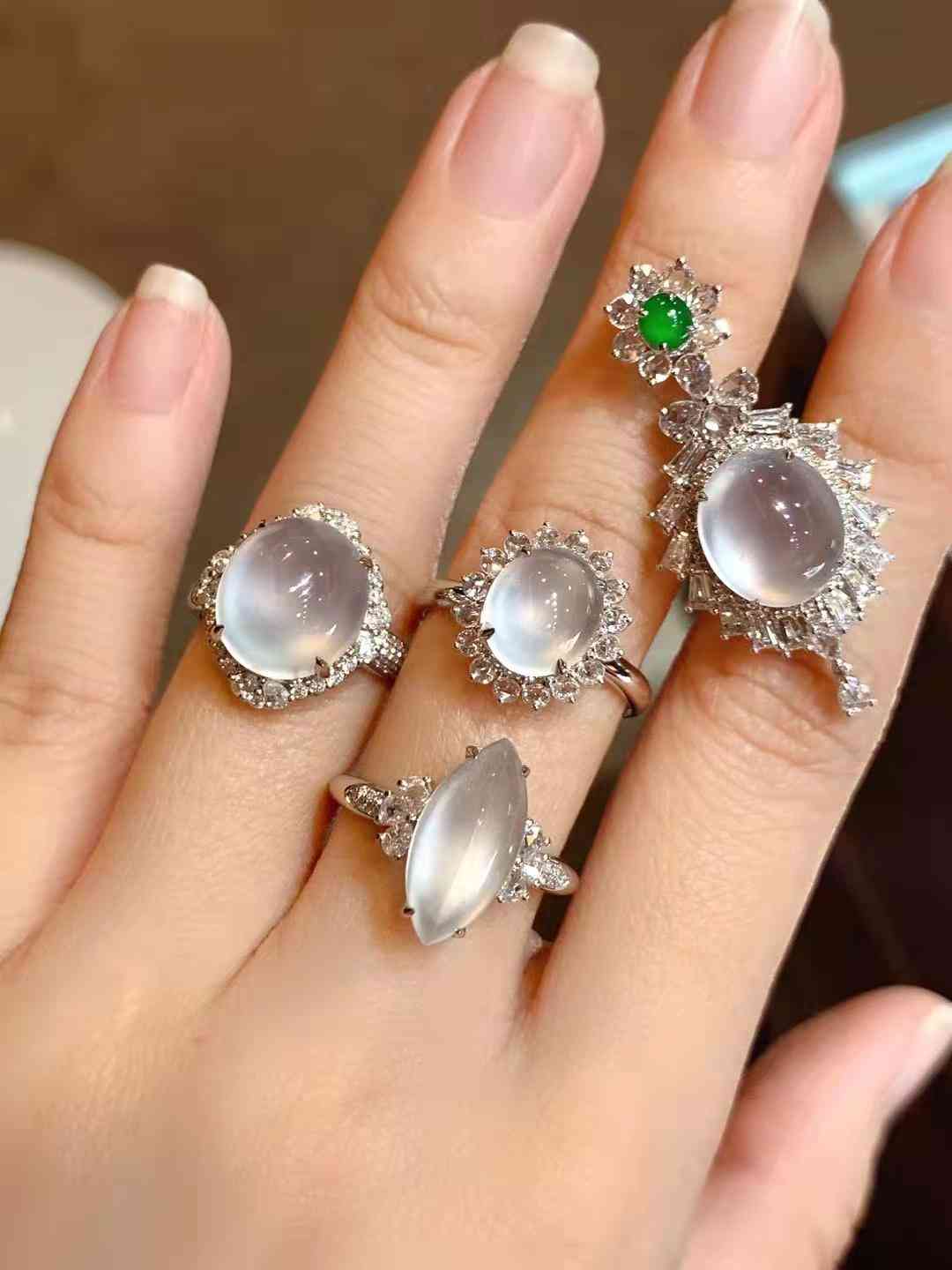 翡翠价格2022为什么跌了(翡翠涨价了吗2021)