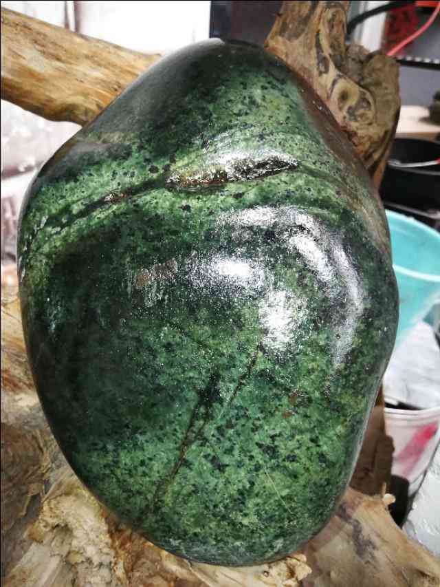 墨玉的功效与作用(墨玉的功效与作用是什么)