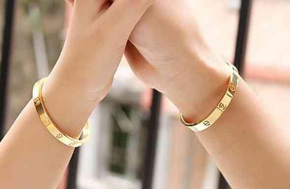 手镯应该戴在哪只手上(手镯戴哪个手好)插图6