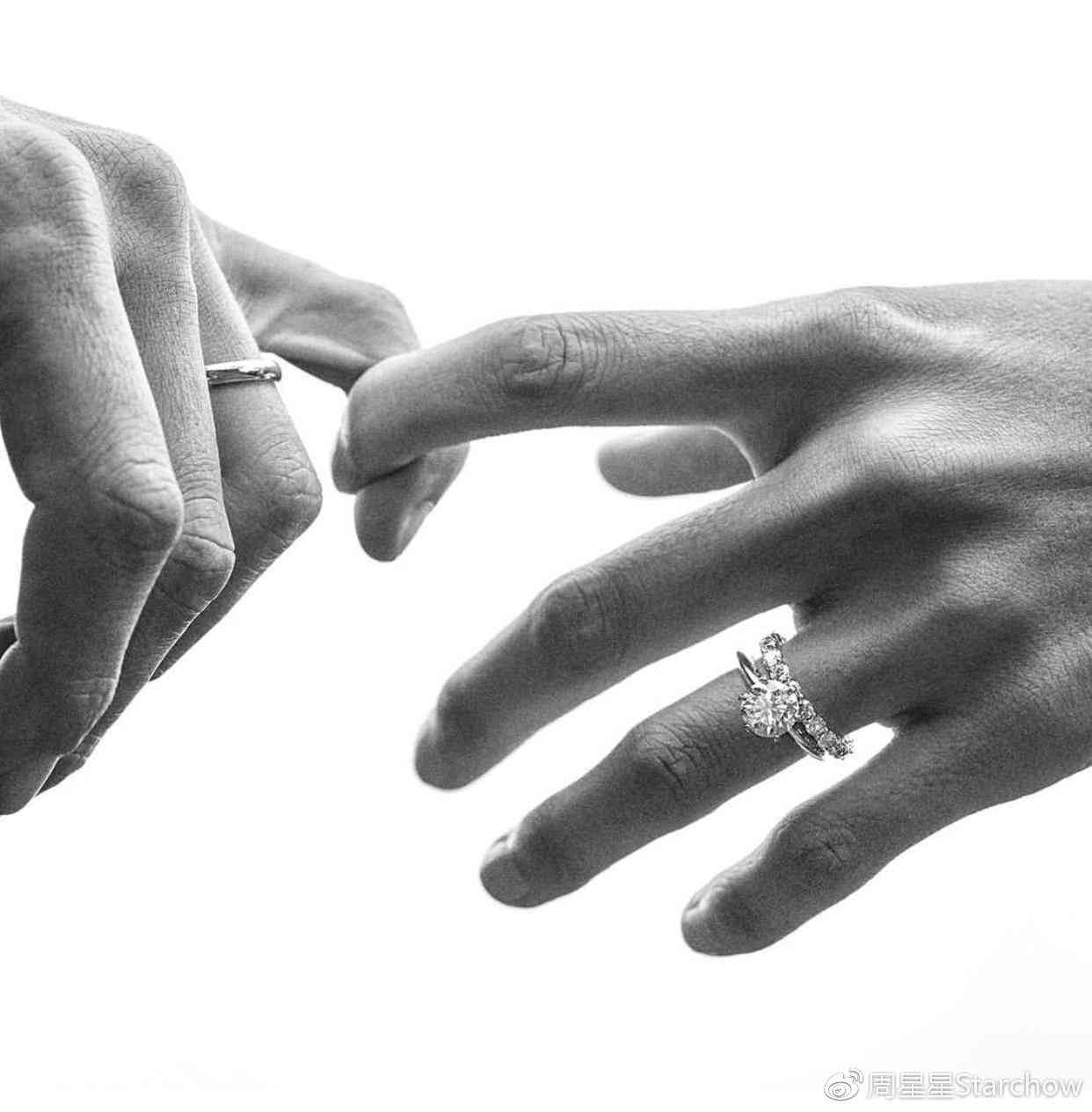 小指戴戒指(小指戴戒指是什么意思女生)