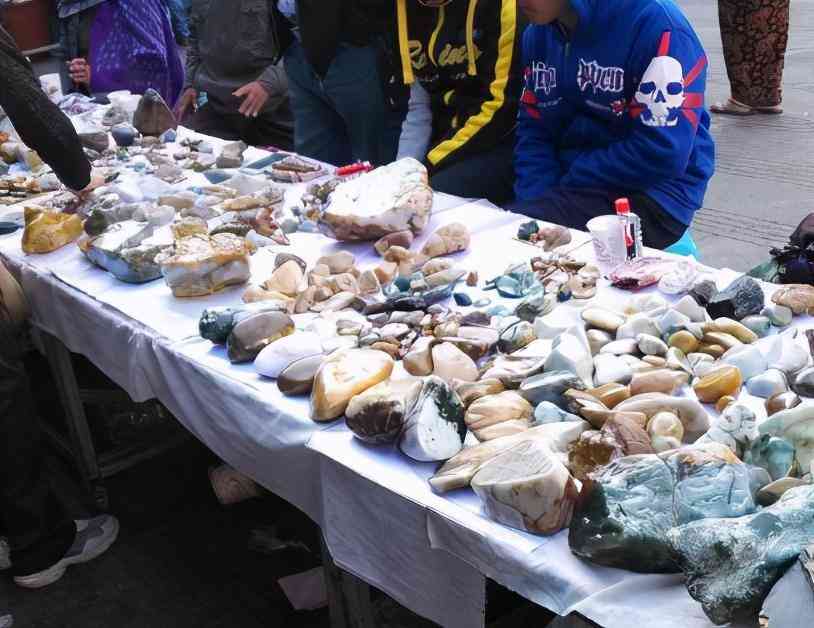 中国最大的翡翠市场在哪里(全国最大的翡翠市场在哪里)插图1 中国最大的翡翠市场在哪里(全国最大的翡翠市场在哪里)插图1