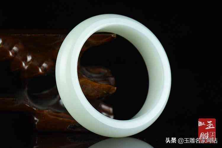 和田玉镯子价格(新疆和田玉镯子价格)插图2