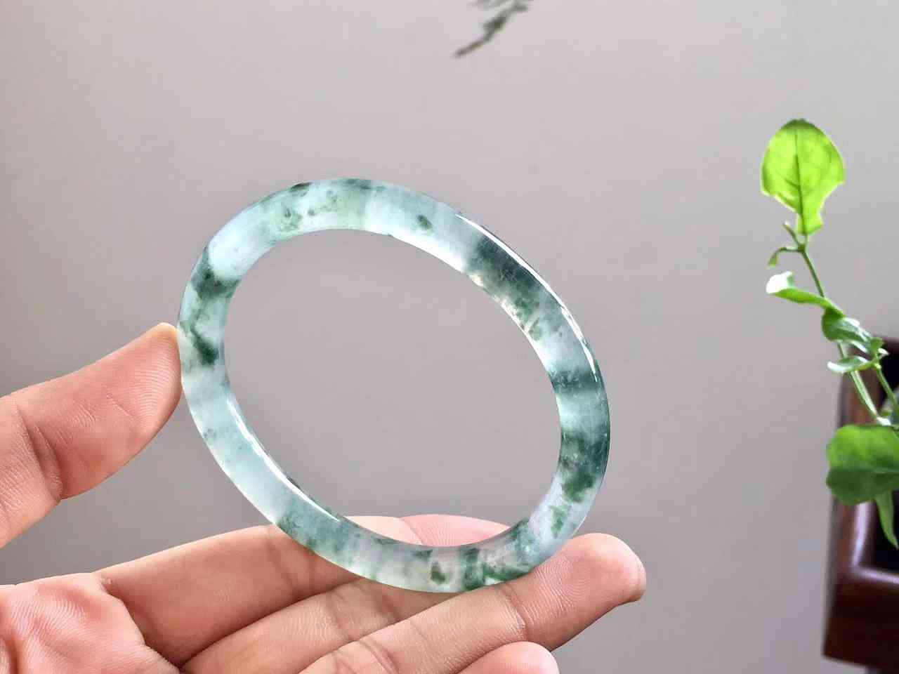 翡翠手镯a货价格(翡翠手镯a货价格5000)插图1