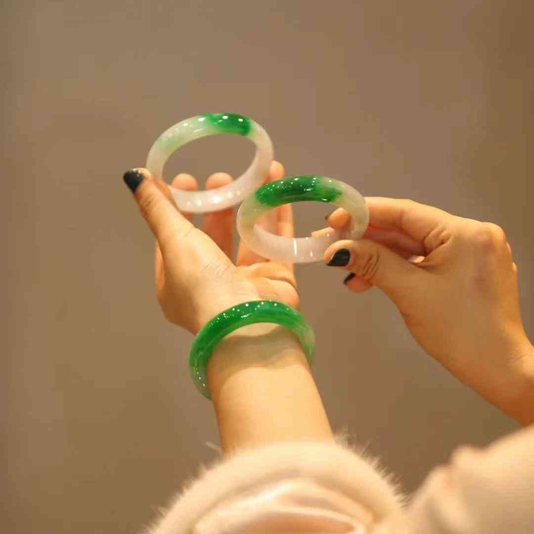 玉和翡翠的区别价格(玉和翡翠的区别价格一样吗)插图5