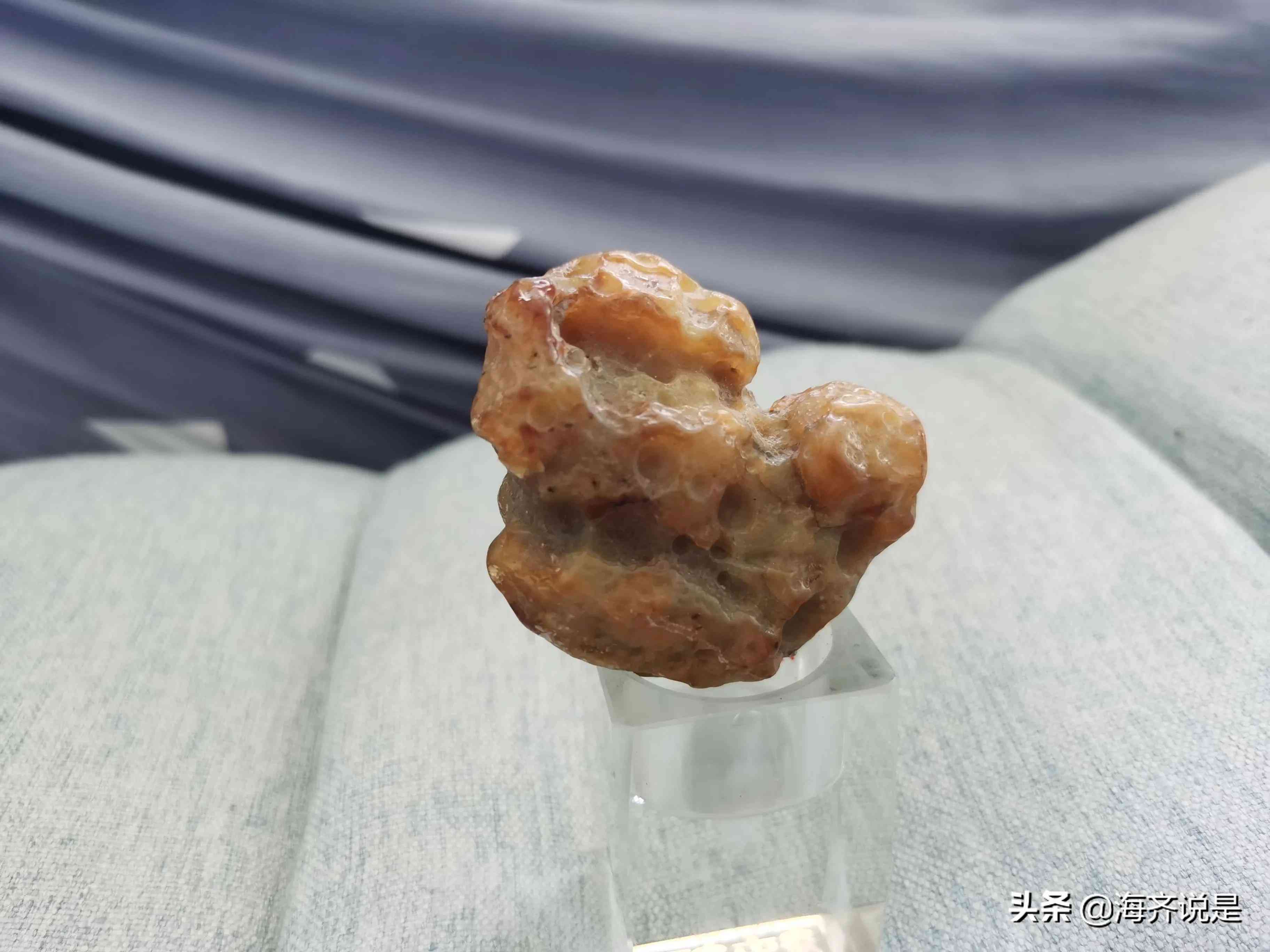 玛瑙最旺的属相(真玛瑙放在水中的反应)插图1