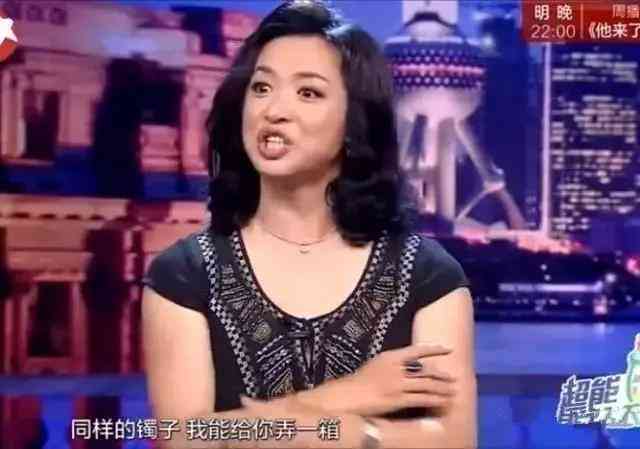 假的翡翠手镯是用什么做的(假的翡翠手镯戴久会有什么变化)插图1 假的翡翠手镯是用什么做的(假的翡翠手镯戴久会有什么变化)插图1