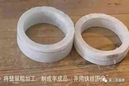 假的翡翠手镯是用什么做的(假的翡翠手镯戴久会有什么变化)插图5 假的翡翠手镯是用什么做的(假的翡翠手镯戴久会有什么变化)插图5