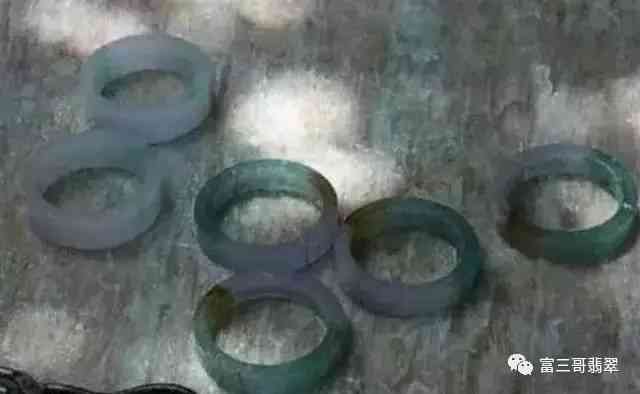 假的翡翠手镯是用什么做的(假的翡翠手镯戴久会有什么变化)插图10 假的翡翠手镯是用什么做的(假的翡翠手镯戴久会有什么变化)插图10