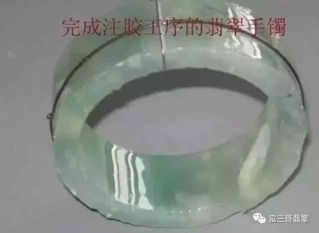 假的翡翠手镯是用什么做的(假的翡翠手镯戴久会有什么变化)插图11 假的翡翠手镯是用什么做的(假的翡翠手镯戴久会有什么变化)插图11