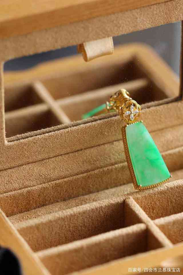 怎么区分玉和翡翠(翡翠鉴别最简单方法水泡)插图7