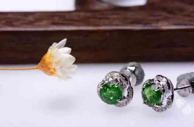 碧玺什么颜色最旺夫(碧玺的功效与作用)