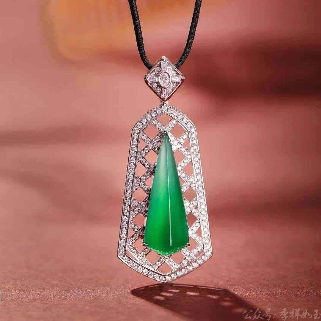 翡翠多少钱一克现在(翡翠价格2022)插图1