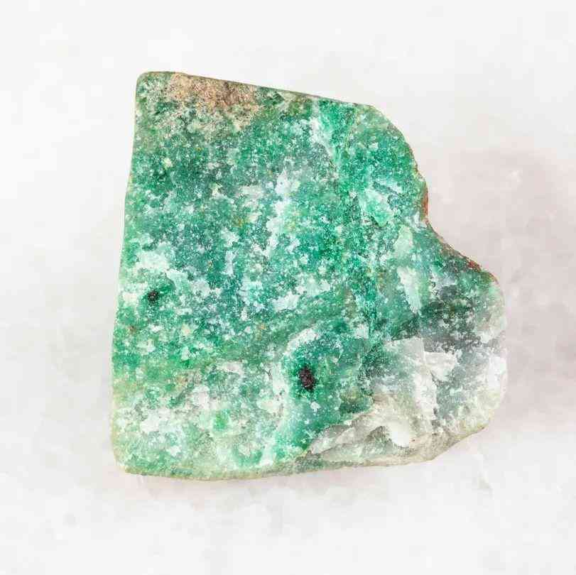 不同颜色水晶的寓意及功效(22种水晶的功效与禁忌)插图12