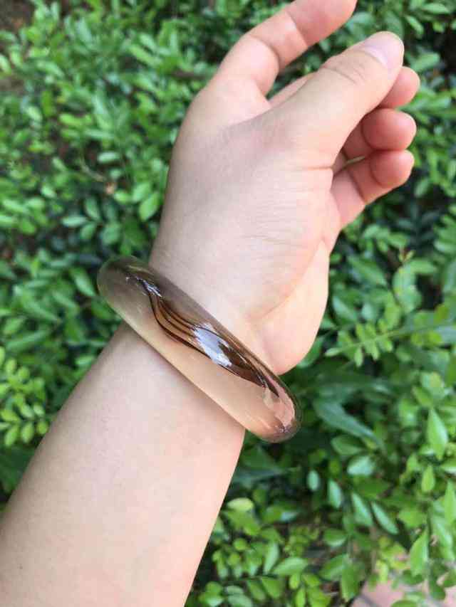 玛瑙和玉哪个养人(几十块钱的玛瑙能戴吗)