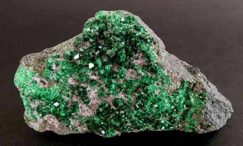 石榴石为什么戴三圈(石榴石对女性有什么好处)插图13 石榴石为什么戴三圈(石榴石对女性有什么好处)插图13