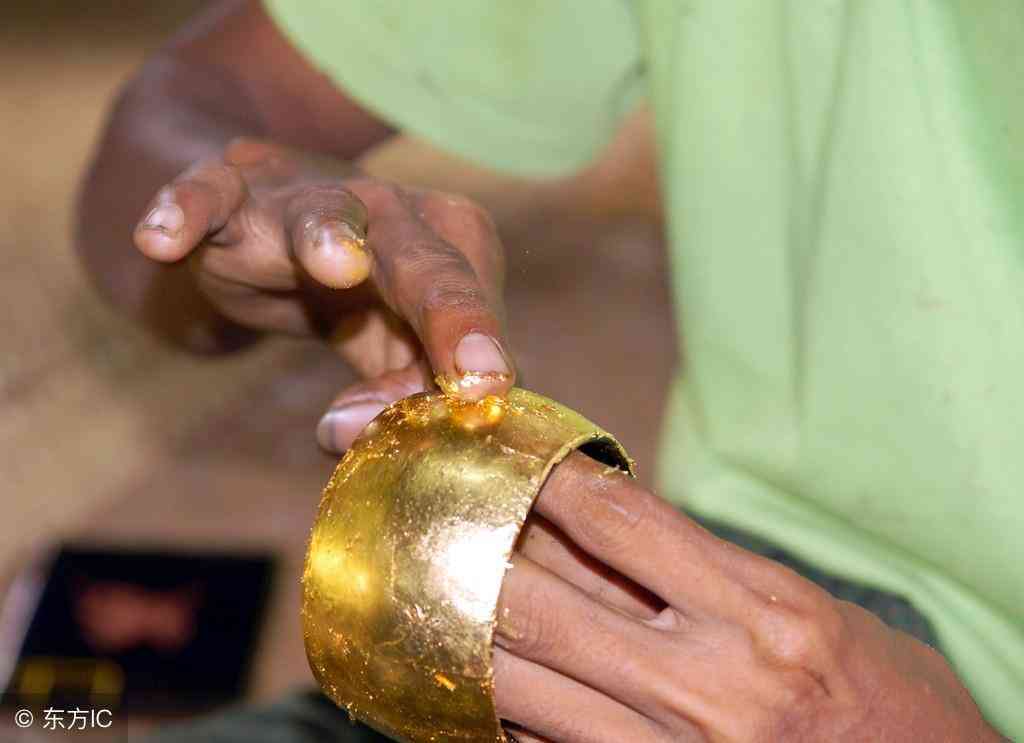 18k金怎么辨别真假(18k金是真金吗)插图1