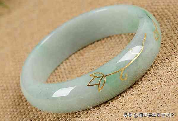翡翠手镯有裂纹怎么办(有裂纹的翡翠手镯能戴吗)插图3 翡翠手镯有裂纹怎么办(有裂纹的翡翠手镯能戴吗)插图3