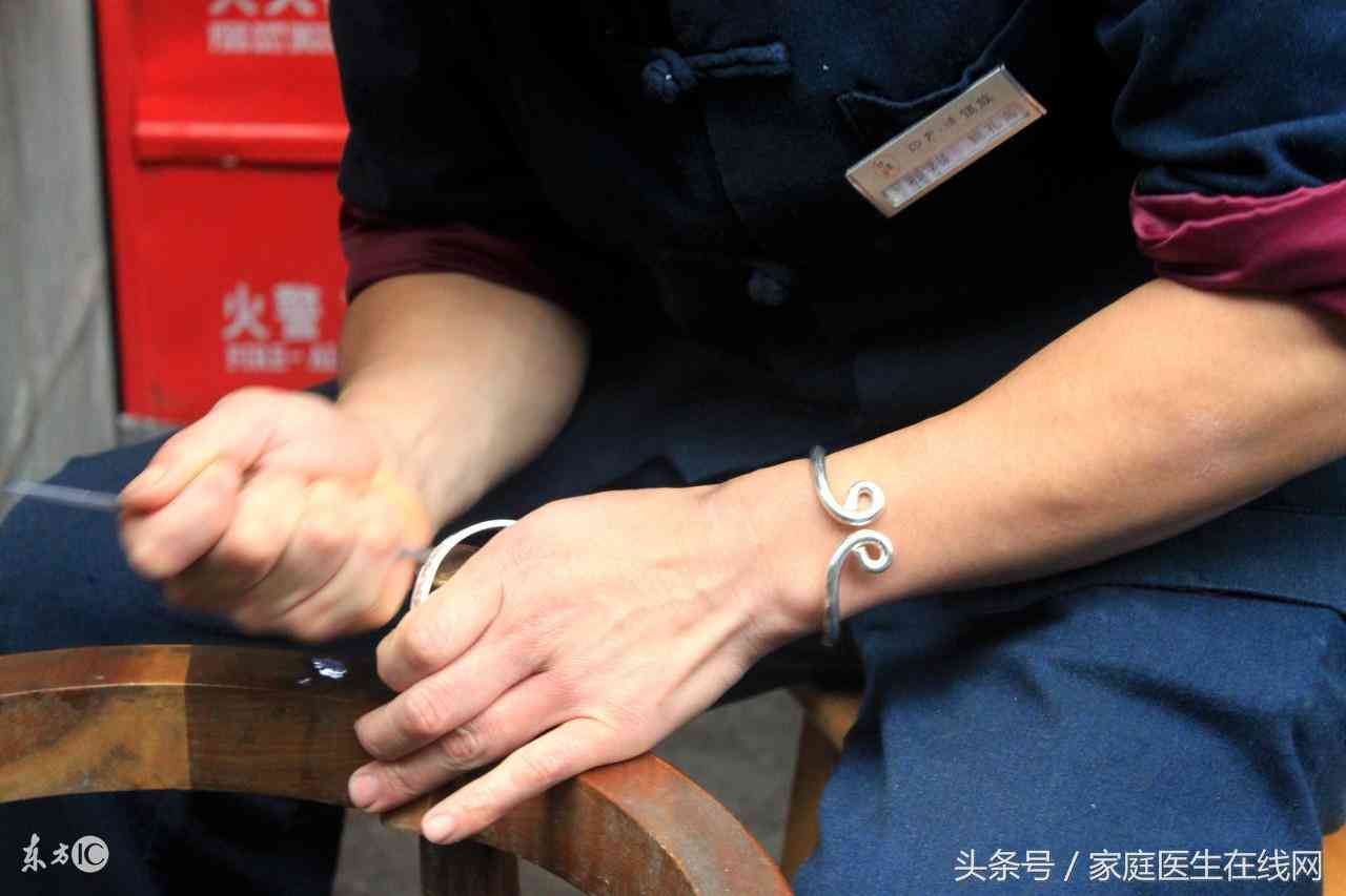 银项链变黑是身体不好吗(银项链发黑说明身体不好吗)插图2 银项链变黑是身体不好吗(银项链发黑说明身体不好吗)插图2