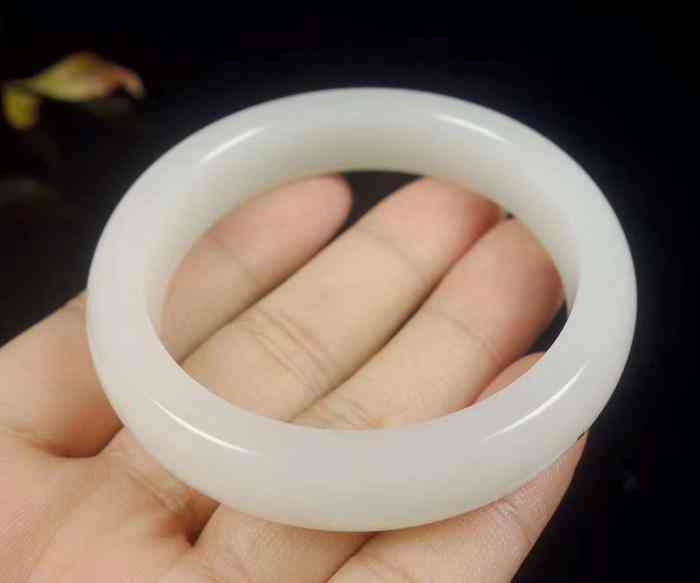 真和田玉多少钱一克(真和田玉怎么辨别真假)插图3 真和田玉多少钱一克(真和田玉怎么辨别真假)插图3