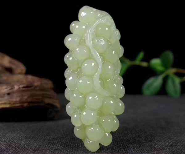 真和田玉多少钱一克(真和田玉怎么辨别真假)插图5 真和田玉多少钱一克(真和田玉怎么辨别真假)插图5