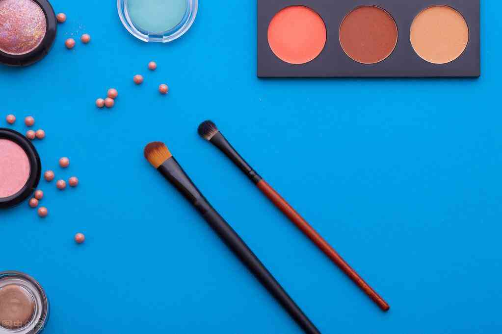 银手镯戴左手好还是右手好(银手镯戴左手好还是右手好风水)插图2