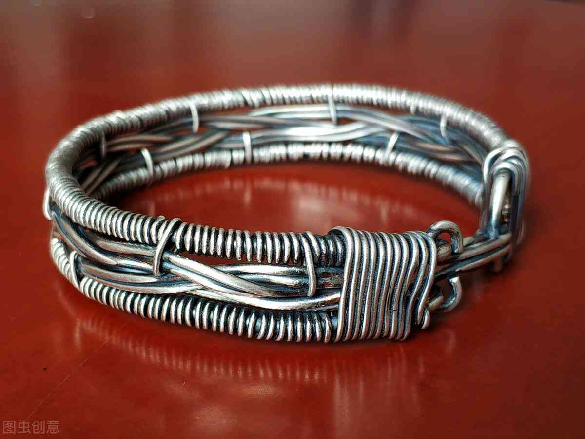 银手镯戴左手好还是右手好(银手镯戴左手好还是右手好风水)插图4