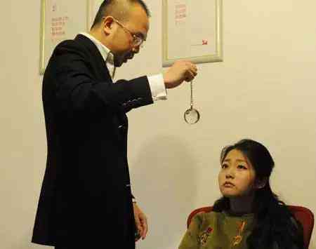 彩发晶的功效与作用佩戴禁忌(彩发晶的功效与作用图片颜色越深越好嘛)插图2