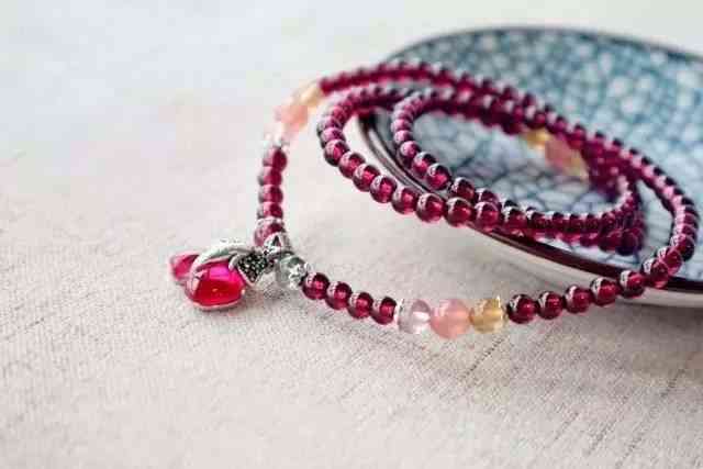 女人长期戴石榴石的好处(女人戴石榴有什么好处)