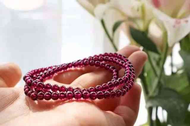 女人长期戴石榴石的好处(女人戴石榴有什么好处)插图2