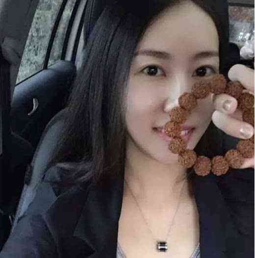 手链带左手还是右手(女的带手链带左手还是右手)