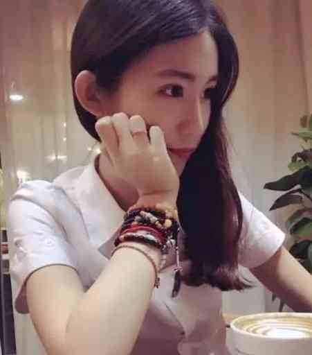 手链带左手还是右手(女的带手链带左手还是右手)插图1