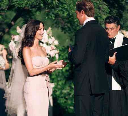 婚礼交换戒指是对戒还是钻戒(婚礼交换戒指在哪个环节)插图5