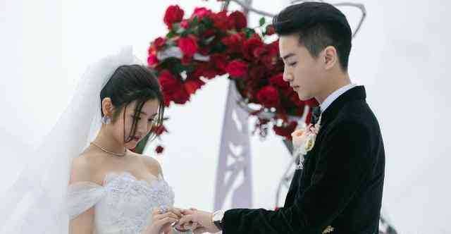 婚礼交换戒指是对戒还是钻戒(婚礼交换戒指在哪个环节)插图8