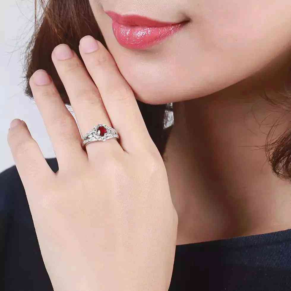 戒指戴法含义男左女右(戒指男左女右怎么戴)插图2