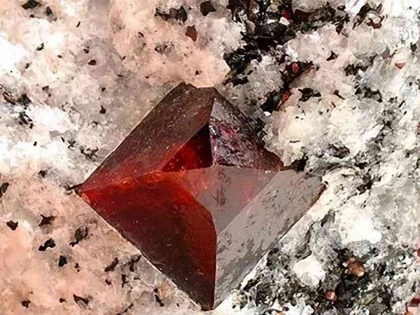 锆石哪个颜色贵(锆石哪个颜色贵一点)插图3 锆石哪个颜色贵(锆石哪个颜色贵一点)插图3