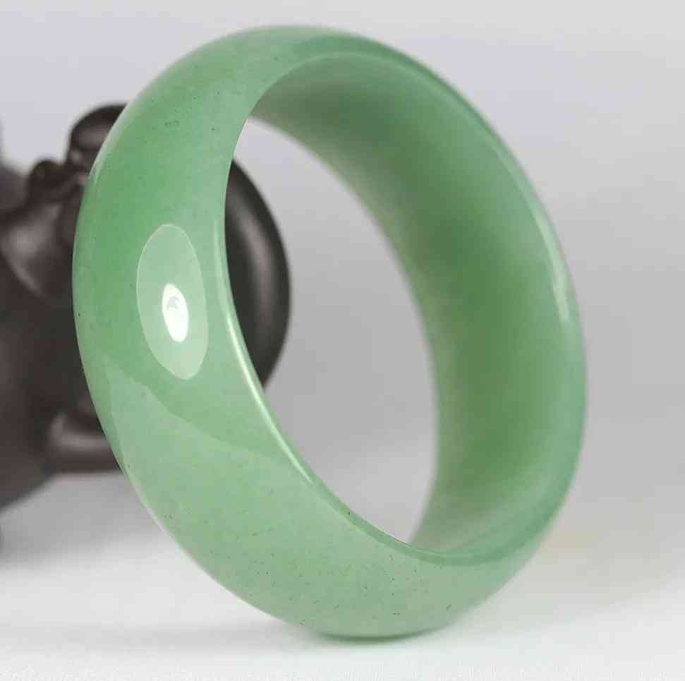 阿富汗白玉(阿富汗白玉是什么玉值钱吗)插图2 阿富汗白玉(阿富汗白玉是什么玉值钱吗)插图2