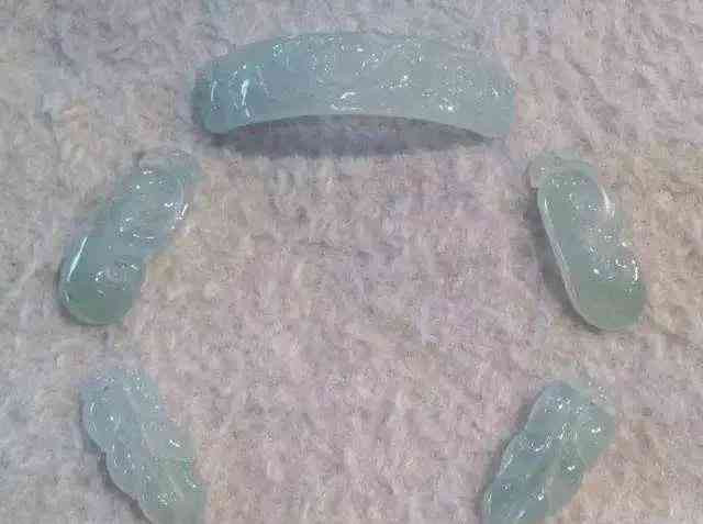 玉手镯裂纹补救最好办法(手镯里面有裂纹儿是纯天然的吗)插图9