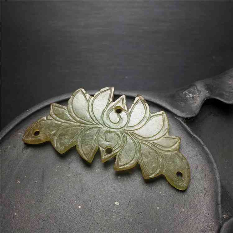 老坑冰种翡翠价格(老坑冰糯种翡翠价格)插图4 老坑冰种翡翠价格(老坑冰糯种翡翠价格)插图4