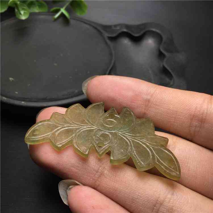 老坑冰种翡翠价格(老坑冰糯种翡翠价格)插图9 老坑冰种翡翠价格(老坑冰糯种翡翠价格)插图9