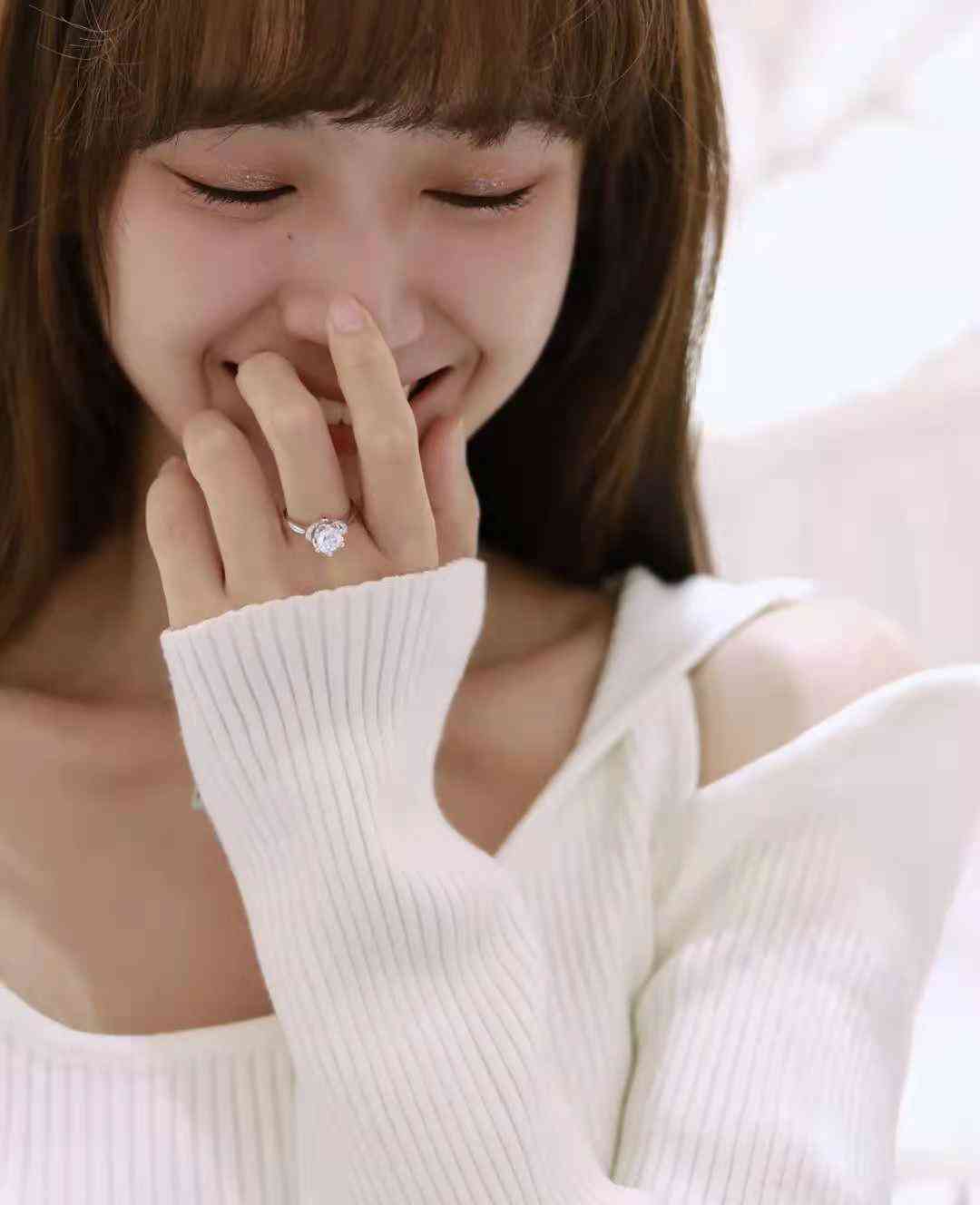 女士婚戒的正确戴法(女士婚戒应该戴在哪个手上)