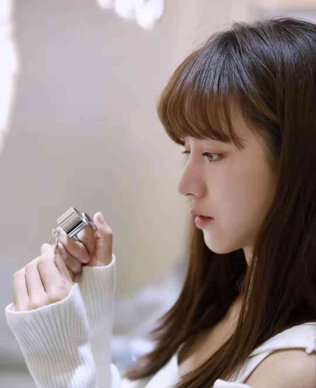 女士婚戒的正确戴法(女士婚戒应该戴在哪个手上)插图2 女士婚戒的正确戴法(女士婚戒应该戴在哪个手上)插图2