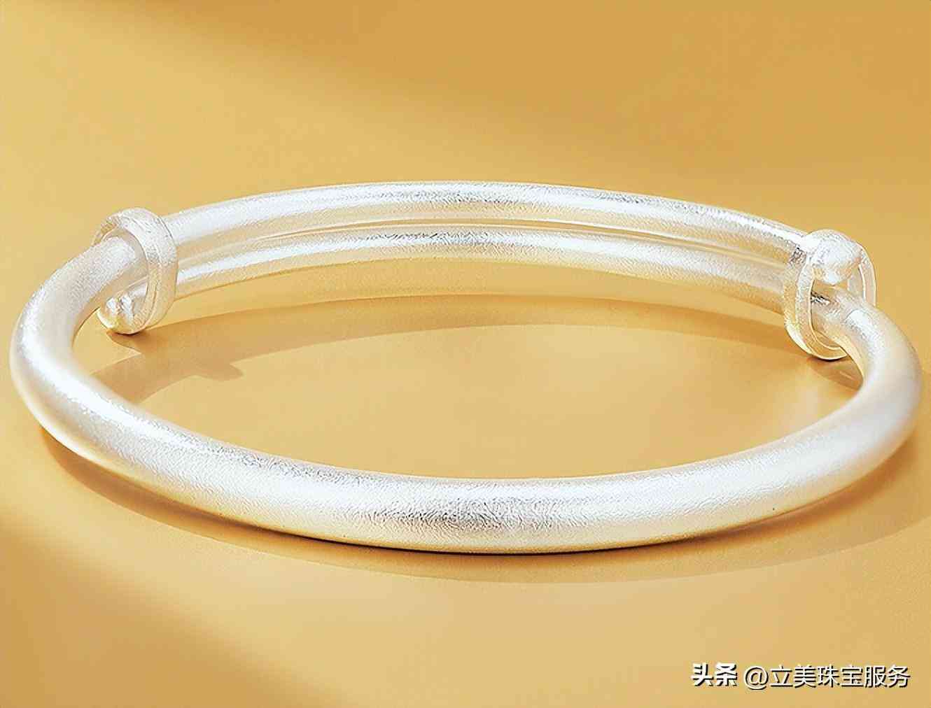 银手镯价格一般多少钱一克(银手镯价格多少钱一克2021)插图1 银手镯价格一般多少钱一克(银手镯价格多少钱一克2021)插图1