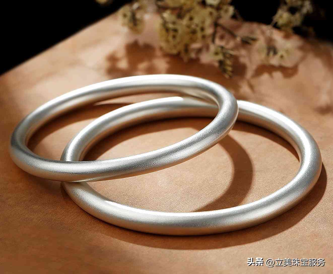 银手镯价格一般多少钱一克(银手镯价格多少钱一克2021)插图2 银手镯价格一般多少钱一克(银手镯价格多少钱一克2021)插图2