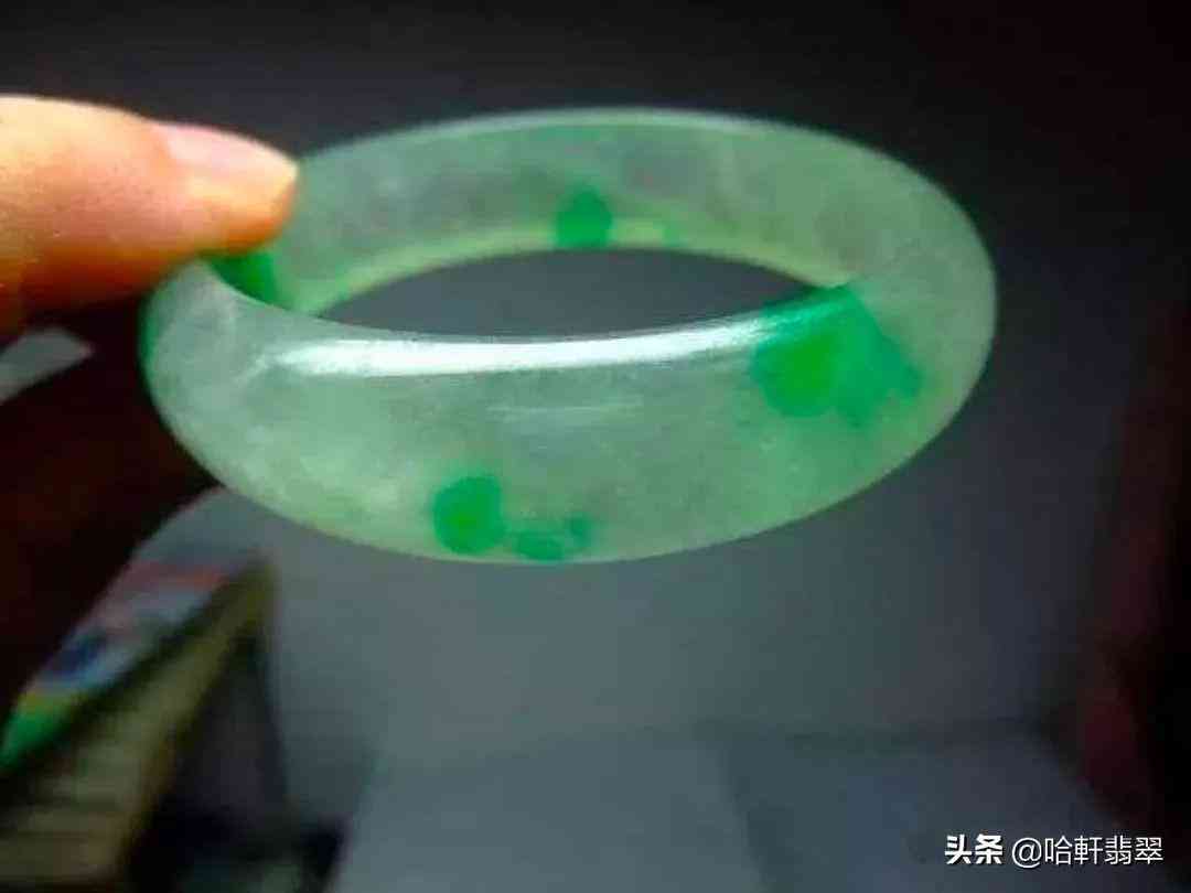 翡翠怎么鉴定真假识别(翡翠怎么鉴定真假识别方法)插图2