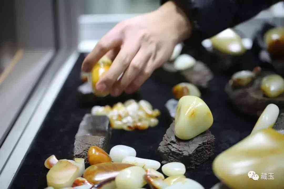 和田玉籽料怎么区分等级(和田玉籽料最好的级别)插图1