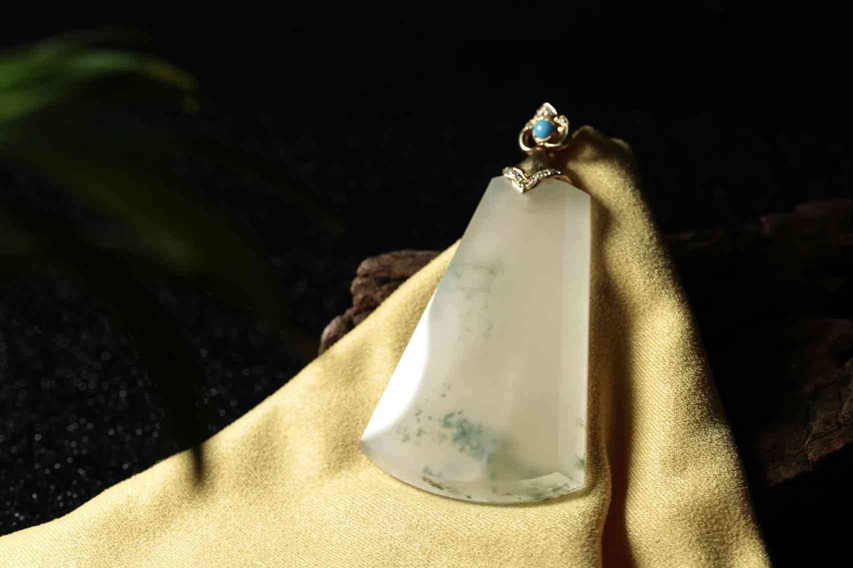 无事牌玉牌佩戴的禁忌(翡翠鉴别最简单方法水泡)插图3