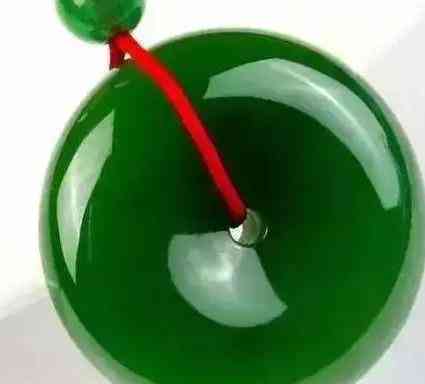 玉牌佩戴的禁忌(五大生肖不适合戴玉)